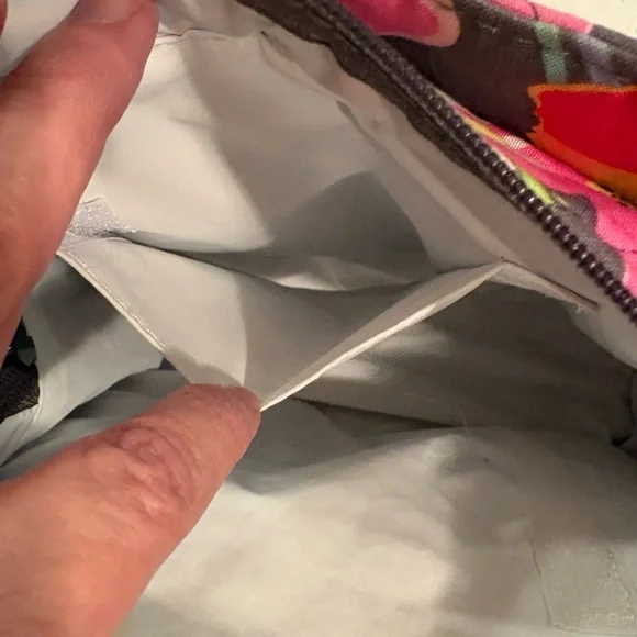 Vera Bradley Quilted Floral lunch box in Jazzy Blooms insulated - Picture 5 of 11